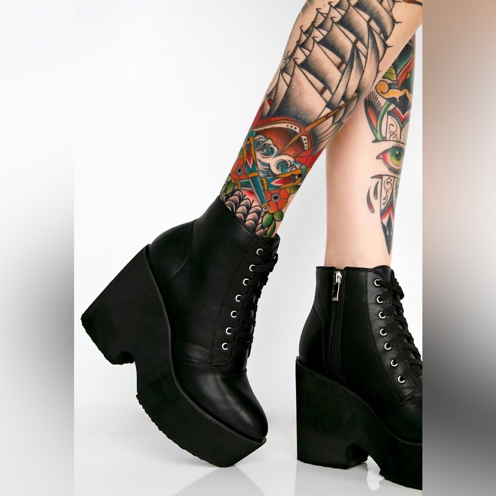 Dolls Kill N.Y.L.A. Truck Stopper Platform Boots NWOT